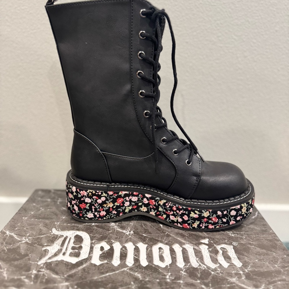 Demonia Emily-350 Floral Platform Lace Up Boots Size 10 BNIB Rare - Picture 3 of 12